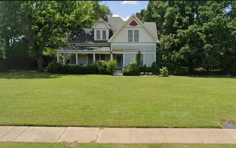 506 S 3rd St, Grandview, TX 76050