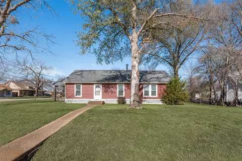 106 W 2nd North St, Kaufman, TX 75142