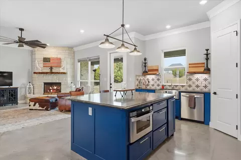 204 Martin Dr, Granbury, TX 76049
