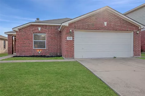 7928 Meadow Spring Ln, Fort Worth, TX 76120