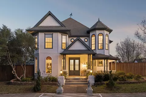 3706 Castle Dr, Rowlett, TX 75089