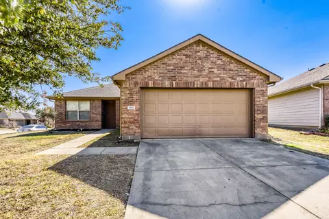 1942 Castaway Dr, Grand Prairie, TX 75051