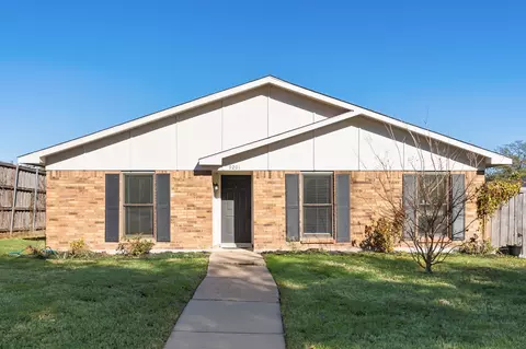 9201 Vagas Dr, Rowlett, TX 75088