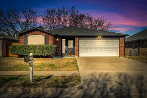 319 Faircrest Dr, Arlington, TX 76018