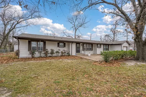 903 Lynn St, Bonham, TX 75418