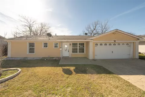 913 Russell Rd, Everman, TX 76140