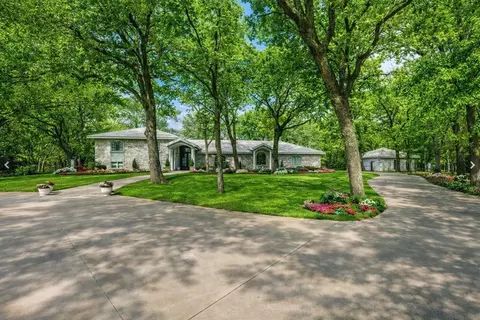 2525 Canyon Creek Dr, Sherman, TX 75092