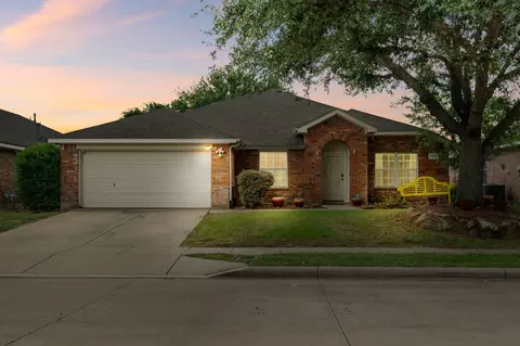 1320 Cattle Crossing Dr, Fort Worth, TX 76131