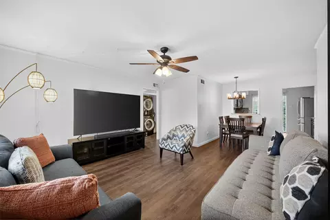 3609 Parkridge Dr #204, Dallas, TX 75234