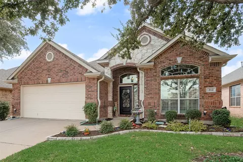 212 Park Meadows Dr, Euless, TX 76039