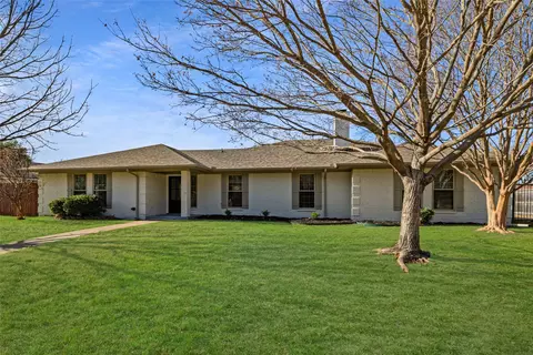 5620 Ledgestone Dr, Fort Worth, TX 76132
