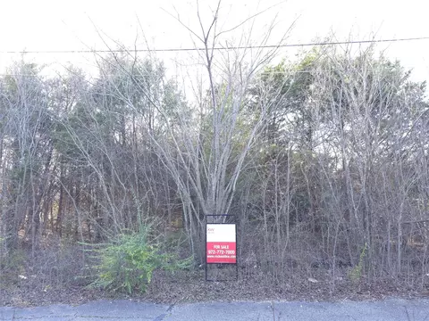 1816 Harrison St, Greenville, TX 75401