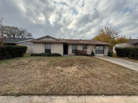 801 Tearose Dr, Garland, TX 75040