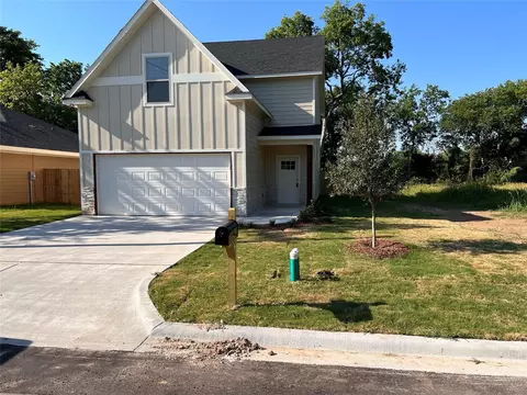 716 E 5th St, Bonham, TX 75418
