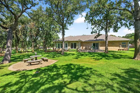 115 E Kiowa Dr, Lake Kiowa, TX 76240