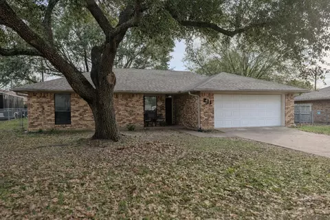 211 W Mcafee Dr, Mabank, TX 75147