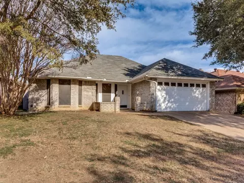 1932 Willow Vale Dr, Fort Worth, TX 76134