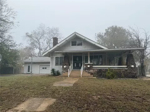 215 W Sears St, Denison, TX 75020