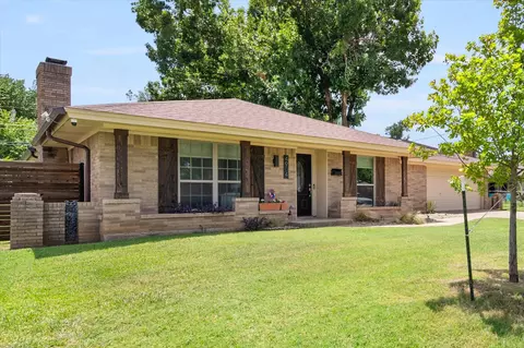 4904 Fall River Dr, Fort Worth, TX 76103