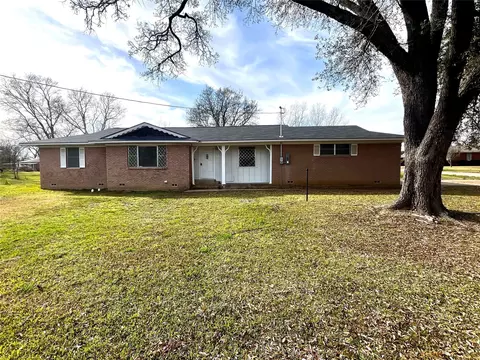 915 N Spring St, Grand Saline, TX 75140