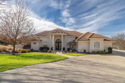 8000 Echo Hills Ct S, Benbrook, TX 76126