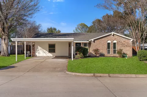 1514 Bogarte Dr, Grand Prairie, TX 75051