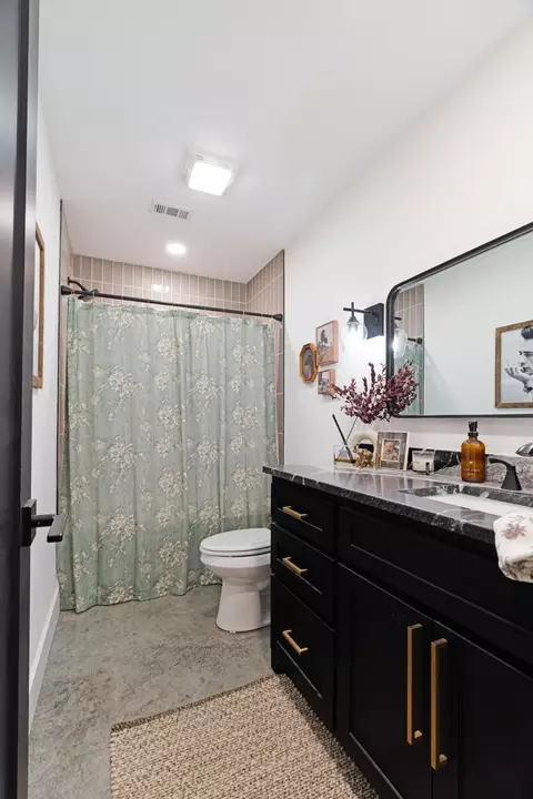 Bath - 177 Cr 33700, Sumner, TX 75486 photo 3 of 3