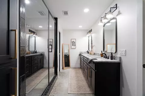 Bath - 177 Cr 33700, Sumner, TX 75486 photo 1 of 3