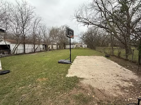 Exterior - 124 Cedar St, Waco, TX 76705 photo 2 of 3