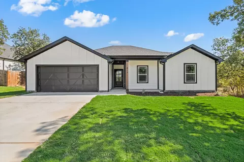 813 Haynie Dr, Runaway Bay, TX 76426