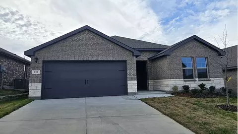 910 Newport Dr, Ferris, TX 75125