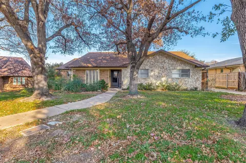 305 Cedar Creek Ct, Fort Worth, TX 76103