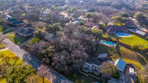 305 Cedar Creek Ct, Fort Worth, TX 76103