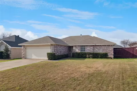1403 Aviary Dr, Desoto, TX 75115