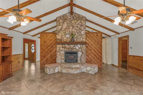Living - 222 Weldon Johnson Rd, Minden, LA 71055 photo 2 of 5