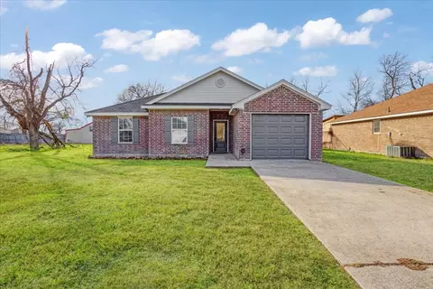 700 E 6th St, Bonham, TX 75418