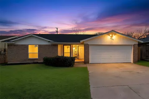 1052 Fox River Ln, Fort Worth, TX 76120