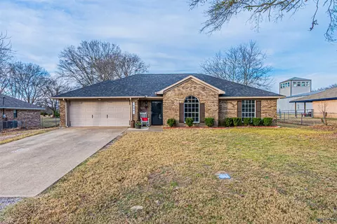 690 W Ohio St, Van, TX 75790
