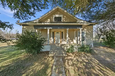 602 Cedar St, Lott, TX 76656