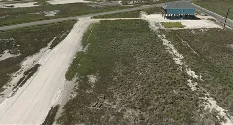 619 W Castle Oak Ln, Rockport, TX 78382