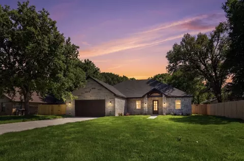 1011 Division St, Greenville, TX 75401