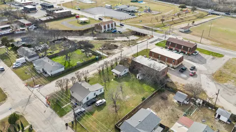 401 N Hansbarger St, Everman, TX 76140