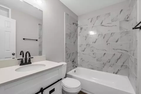 Bath - 1908 S 19th St, Waco, TX 76706 photo 2 of 2