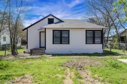 Exterior - 1908 S 19th St, Waco, TX 76706 photo 2 of 4