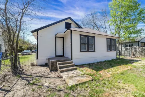 Exterior - 1908 S 19th St, Waco, TX 76706 photo 3 of 4
