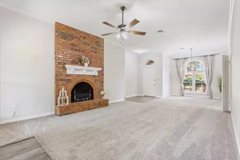 327 E Chapman Rd, Hewitt, TX 76643