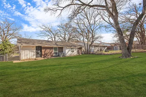 Exterior - 2425 Avis St, Mesquite, TX 75149 photo 5 of 6