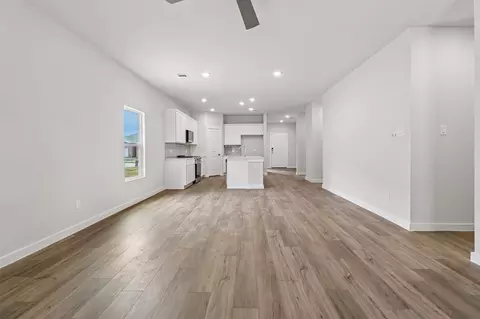 Living - 359 Declan St, Springtown, TX 76082 photo 4 of 8