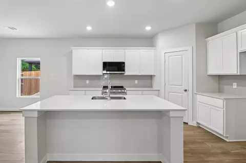 Kitchen - 359 Declan St, Springtown, TX 76082 photo 2 of 4