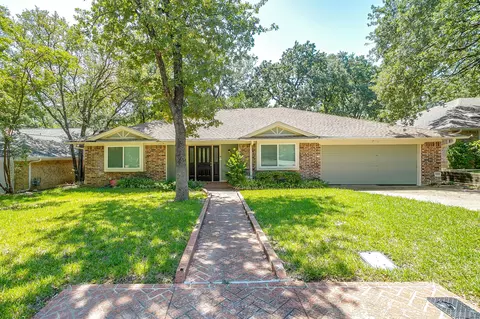5704 Firewood Dr, Arlington, TX 76016